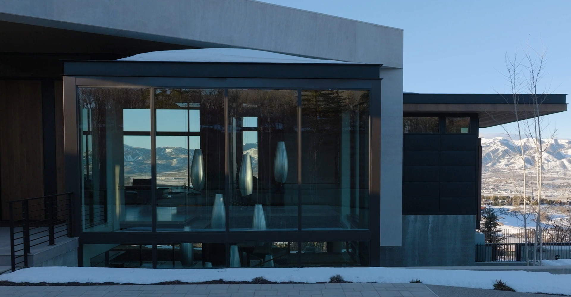 What_brand_of_aluminum_alloy_doors_and_windows_is